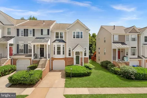 47684 Woolcott Sq, Sterling, VA 20165