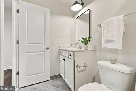 Bath - 20646 Holyoke Dr, Ashburn, VA 20147 photo 11 of 11
