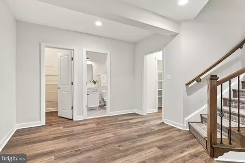 Entry Way - 20646 Holyoke Dr, Ashburn, VA 20147 photo 26 of 29