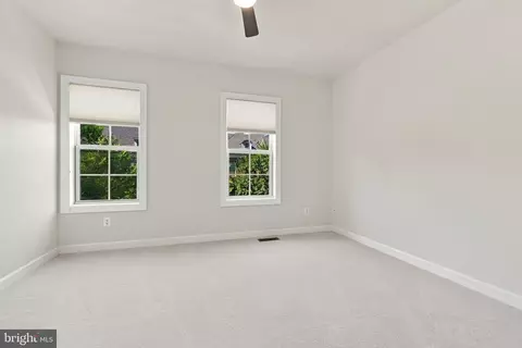Bedroom - 20646 Holyoke Dr, Ashburn, VA 20147 photo 4 of 9