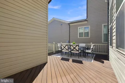 Exterior - 20646 Holyoke Dr, Ashburn, VA 20147 photo 2 of 12