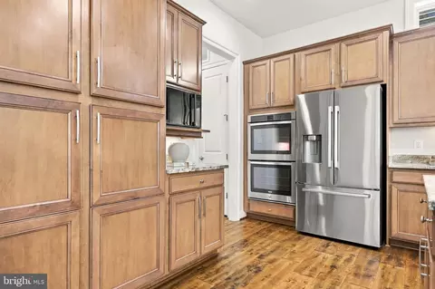 Kitchen - 20646 Holyoke Dr, Ashburn, VA 20147 photo 2 of 6