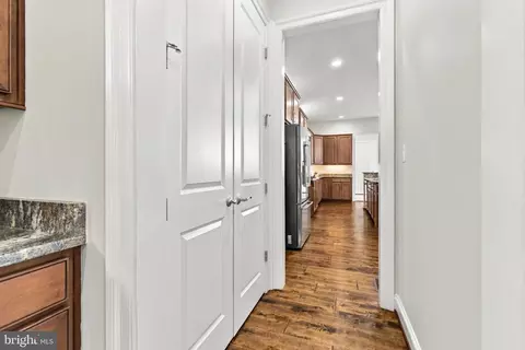 Entry Way - 20646 Holyoke Dr, Ashburn, VA 20147 photo 12 of 29