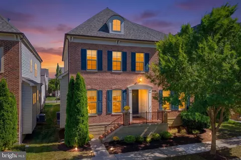 Exterior - 20646 Holyoke Dr, Ashburn, VA 20147 photo 3 of 12