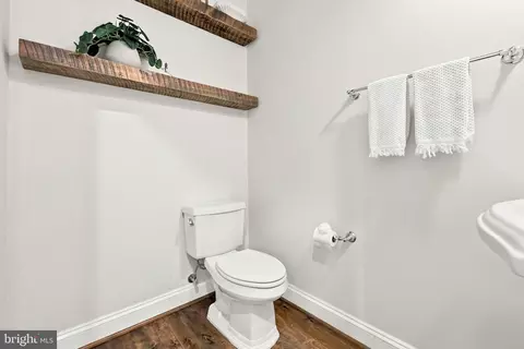 Entry Way - 20646 Holyoke Dr, Ashburn, VA 20147 photo 11 of 29