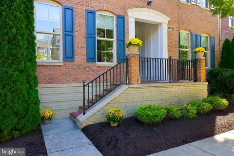 Exterior - 20646 Holyoke Dr, Ashburn, VA 20147 photo 4 of 12