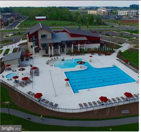 Exterior - 20646 Holyoke Dr, Ashburn, VA 20147 photo 12 of 12