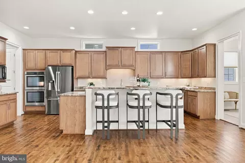Kitchen - 20646 Holyoke Dr, Ashburn, VA 20147 photo 1 of 6