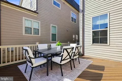 Exterior - 20646 Holyoke Dr, Ashburn, VA 20147 photo 10 of 12