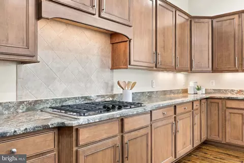 Kitchen - 20646 Holyoke Dr, Ashburn, VA 20147 photo 5 of 6