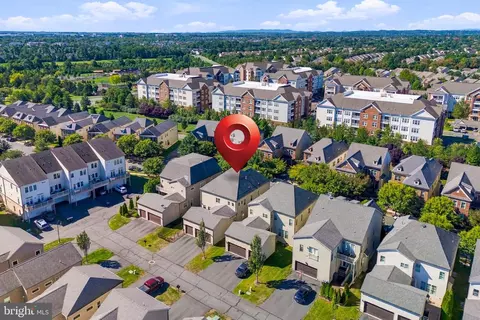 View/Area - 20646 Holyoke Dr, Ashburn, VA 20147 photo 3 of 7