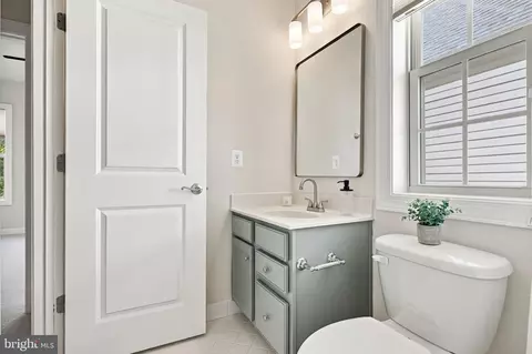 Bath - 20646 Holyoke Dr, Ashburn, VA 20147 photo 5 of 11