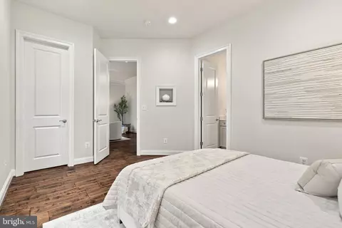 Bedroom - 20646 Holyoke Dr, Ashburn, VA 20147 photo 2 of 9