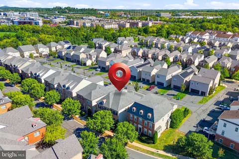 View/Area - 20646 Holyoke Dr, Ashburn, VA 20147 photo 2 of 7