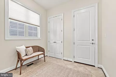 Entry Way - 20646 Holyoke Dr, Ashburn, VA 20147 photo 15 of 29