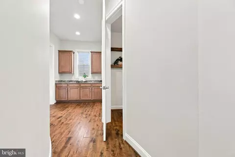 Entry Way - 20646 Holyoke Dr, Ashburn, VA 20147 photo 10 of 29