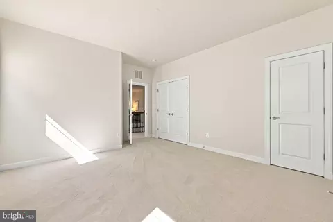 Bedroom - 20646 Holyoke Dr, Ashburn, VA 20147 photo 7 of 9