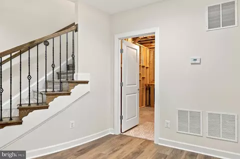 Entry Way - 20646 Holyoke Dr, Ashburn, VA 20147 photo 25 of 29