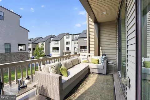 Exterior - 43479 Charitable St, Ashburn, VA 20148 photo 2 of 3