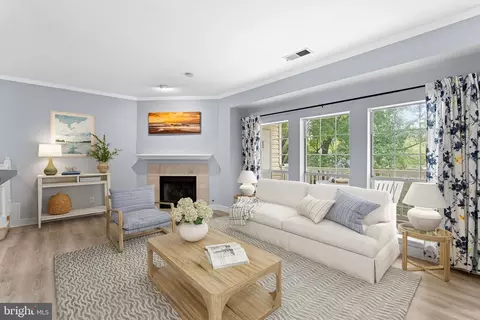 662 Gateway Dr SE #211, Leesburg, VA 20175