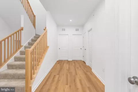 Entry Way - 20876 Murry Falls Ter, Ashburn, VA 20147 photo 10 of 18