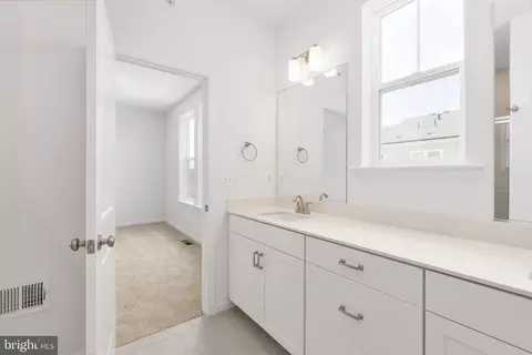 Entry Way - 20876 Murry Falls Ter, Ashburn, VA 20147 photo 15 of 18