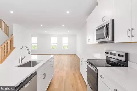 Entry Way - 20876 Murry Falls Ter, Ashburn, VA 20147 photo 6 of 18