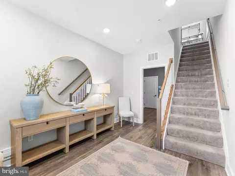 Entry Way - 20801 Lamlash Ter, Ashburn, VA 20147 photo 2 of 4