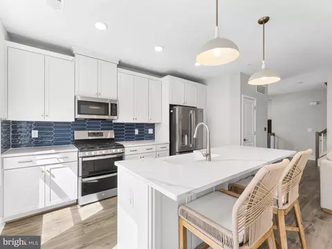 Kitchen - 20801 Lamlash Ter, Ashburn, VA 20147 photo 3 of 3