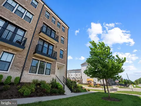Exterior - 20801 Lamlash Ter, Ashburn, VA 20147 photo 2 of 6