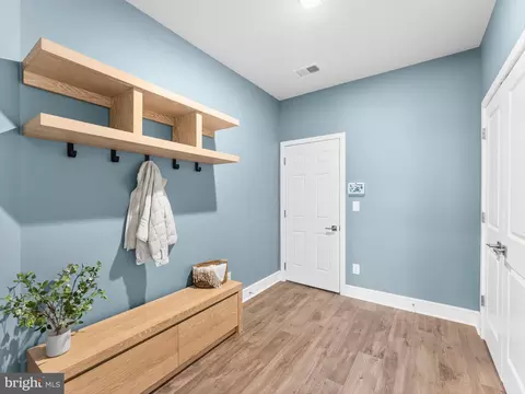 Entry Way - 20801 Lamlash Ter, Ashburn, VA 20147 photo 4 of 4