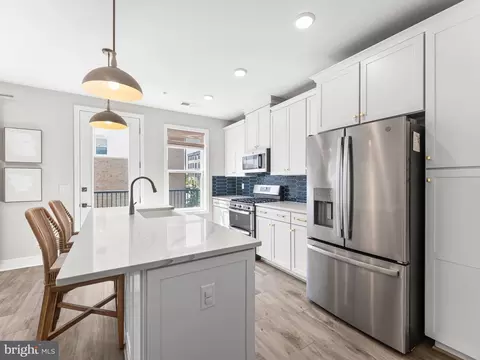 Kitchen - 20801 Lamlash Ter, Ashburn, VA 20147 photo 2 of 3