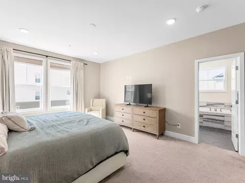 Bedroom - 20801 Lamlash Ter, Ashburn, VA 20147 photo 2 of 5