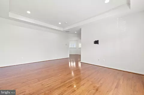 Living - 42717 Explorer Dr, Brambleton, VA 20148 photo 10 of 11