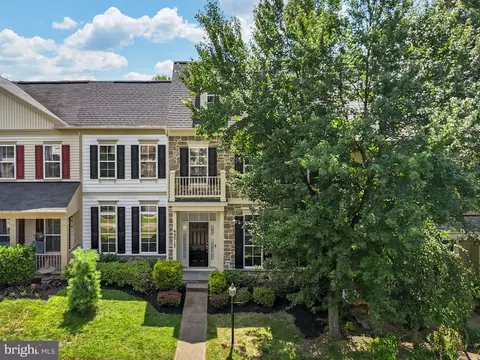 Exterior - 42717 Explorer Dr, Brambleton, VA 20148 photo 2 of 7