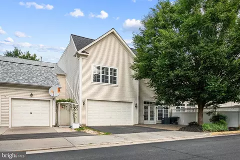 Exterior - 42717 Explorer Dr, Brambleton, VA 20148 photo 7 of 7