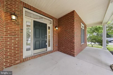 Exterior - 25948 Donovan Dr, Chantilly, VA 20152 photo 4 of 14
