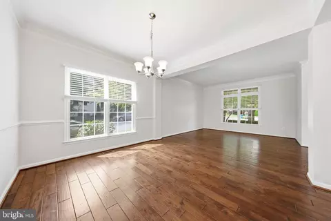 Living - 25948 Donovan Dr, Chantilly, VA 20152 photo 6 of 6