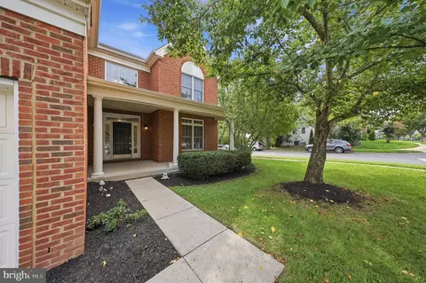 Exterior - 25948 Donovan Dr, Chantilly, VA 20152 photo 11 of 14