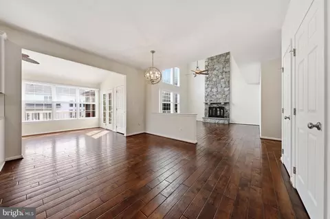 Living - 25948 Donovan Dr, Chantilly, VA 20152 photo 2 of 6