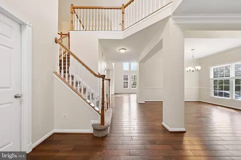 Entry Way - 25948 Donovan Dr, Chantilly, VA 20152 photo 2 of 9