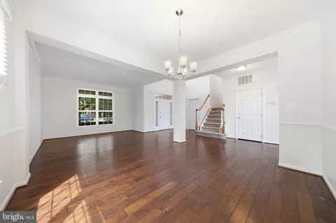 Entry Way - 25948 Donovan Dr, Chantilly, VA 20152 photo 4 of 9