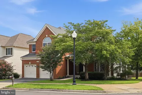 Exterior - 25948 Donovan Dr, Chantilly, VA 20152 photo 3 of 14