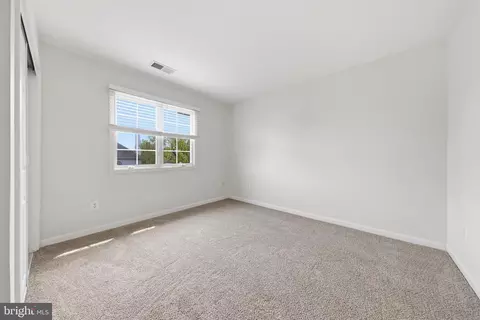 Bedroom - 25948 Donovan Dr, Chantilly, VA 20152 photo 3 of 4