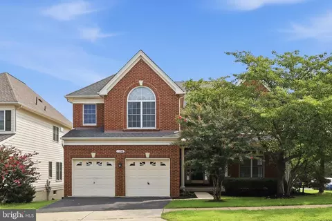 Exterior - 25948 Donovan Dr, Chantilly, VA 20152 photo 2 of 14