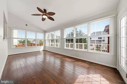 Exterior - 25948 Donovan Dr, Chantilly, VA 20152 photo 10 of 14