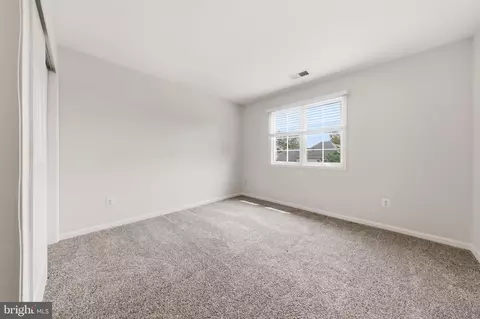Bedroom - 25948 Donovan Dr, Chantilly, VA 20152 photo 2 of 4