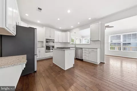 Kitchen - 25948 Donovan Dr, Chantilly, VA 20152 photo 1 of 4