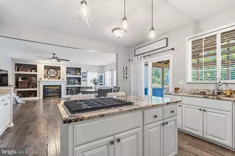 Kitchen - 20828 Cross Timber Dr, Ashburn, VA 20147 photo 3 of 4