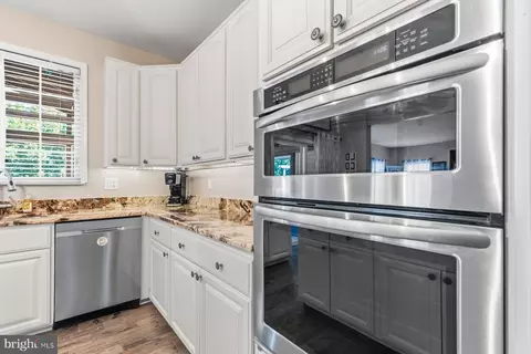 Kitchen - 20828 Cross Timber Dr, Ashburn, VA 20147 photo 4 of 4